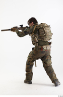 Photos Frankie Perry Army KSK Recon Germany Poses aiming the gun crouching whole body 0003.jpg